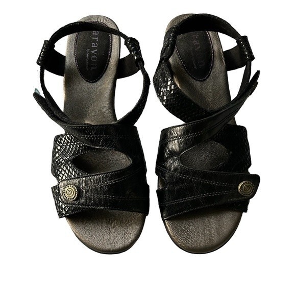 ARAVON by New Balance Sonia Comfort and Performance Leather Strap Sandal Size 9D - Picture 1 of 6